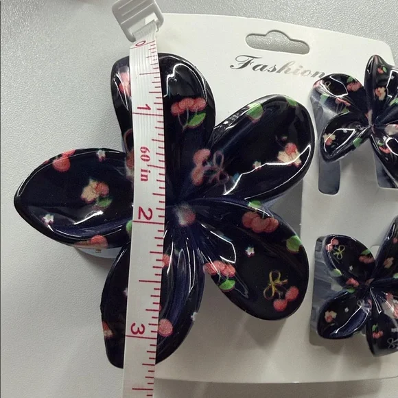ONE Hair Clip Set with Flowers and Cherries - Picture 2 of 4